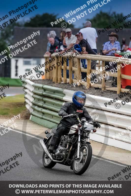Vintage motorcycle club;eventdigitalimages;mallory park;mallory park trackday photographs;no limits trackdays;peter wileman photography;trackday digital images;trackday photos;vmcc festival 1000 bikes photographs